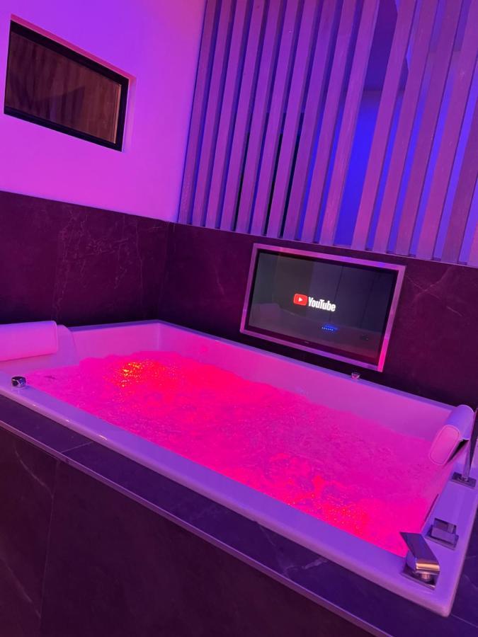 Chic & Jacuzzi Apartment Givors Exterior photo